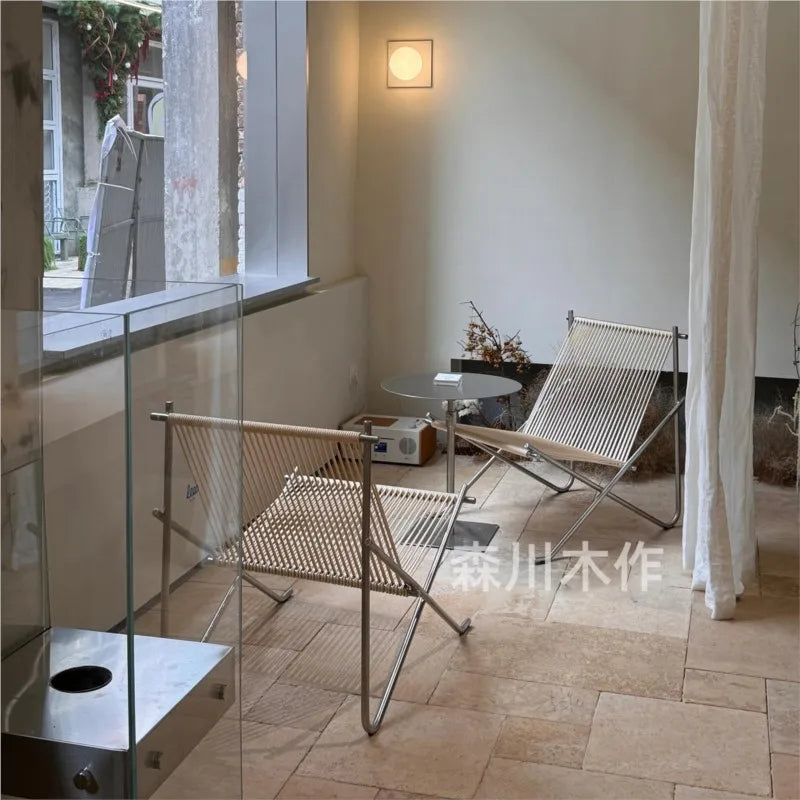 Chaise pliante vintage industrielle fenêtre